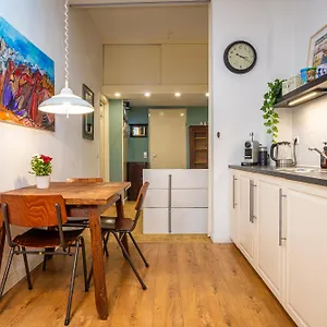 https://fully-fitted-room-15-min-from-central-station.amsterdamhotelsnl.com